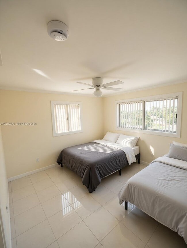 Photo - 261 NE 40th St