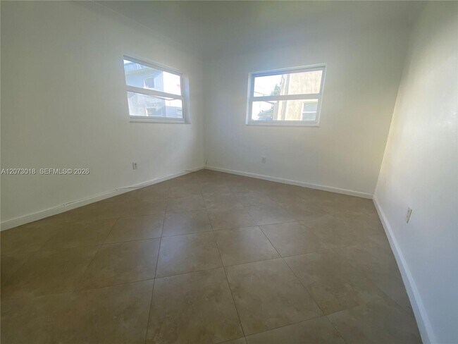 3670 SW 60th Ave Unit 2