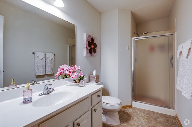 3BR 2.5BA - 1404SF - Bathroom 1