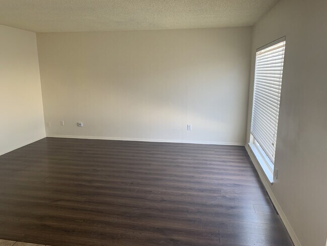 "Charming 3-Bed Oasis in Desert Hot Springs with Granite Touch & Cozy Fireplace!"