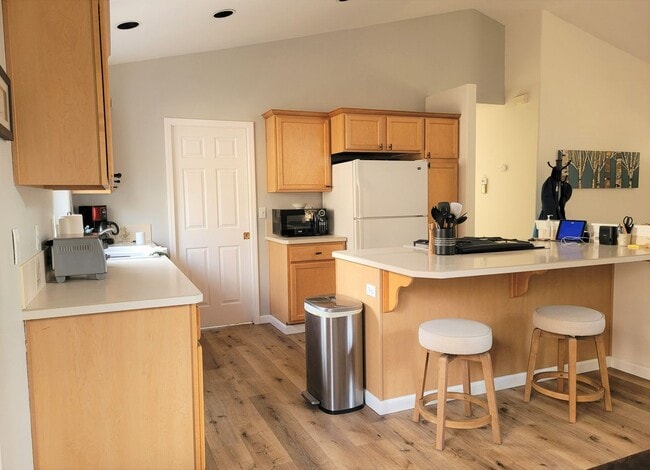 Photo - Charming Home, Bend`s West-side, Detached Garage and Bonus Space. Great Location. Flexible Lease...