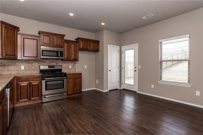 Photo - 408 Driftwood St