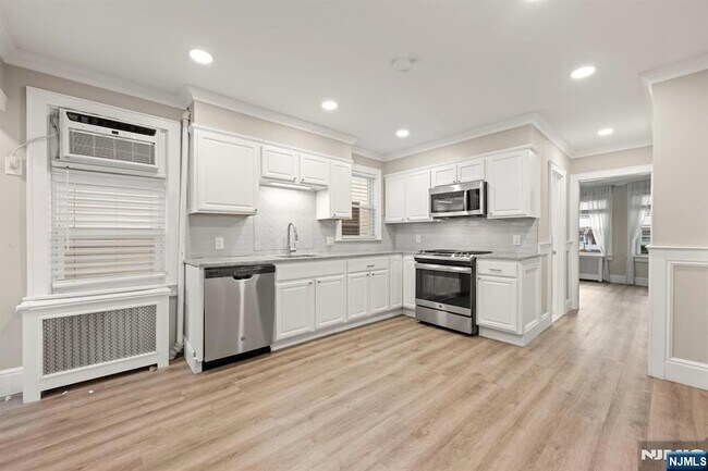 Photo - 197 Maple Ave