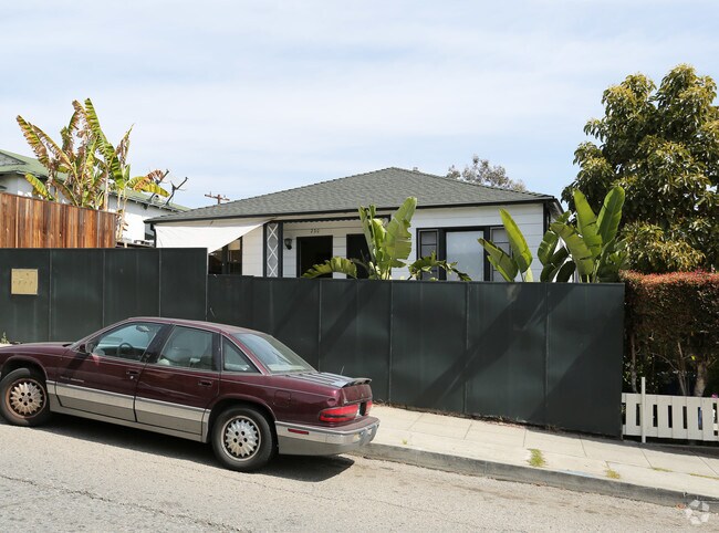 230 4th Ave