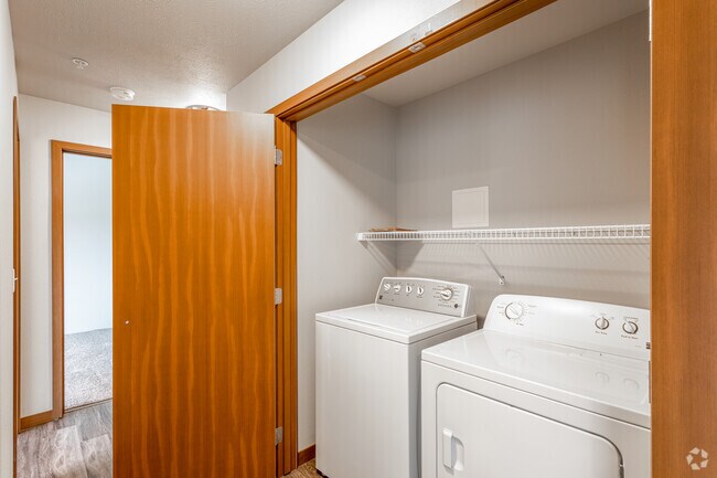 2BR, 1BA - 1,052 SF