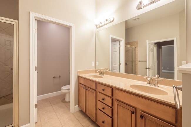 Baño principal - 3633 Ashcroft Bend