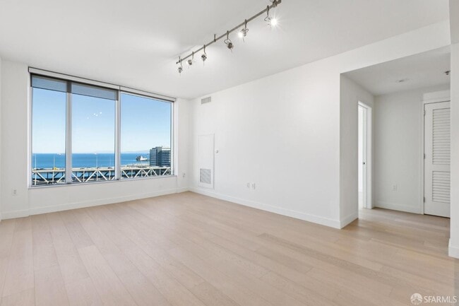 Photo - 338 Spear St