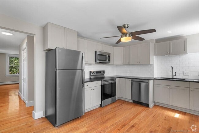 Building Photo - 502 Chapel St Unit 4 Rental