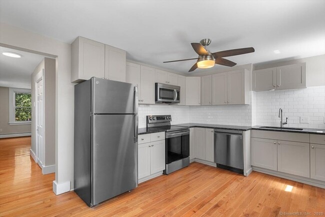 Building Photo - 502 Chapel St Unit 4 Rental