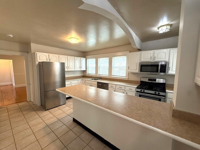 Building Photo - 441 Broadway Unit 2