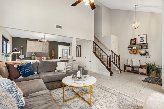 Photo - 115 E Pathfinders Cir