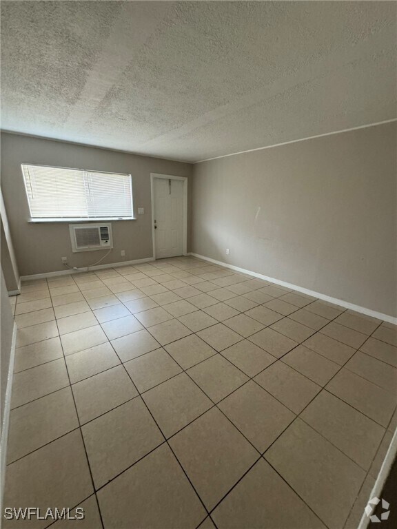 Building Photo - 2452 Stella St Unit 203 Rental
