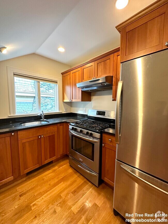 Building Photo - 10 Selkirk Rd Unit 4 Rental
