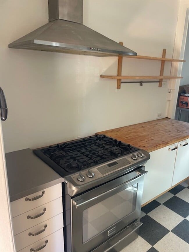 Photo - Great House in Oakland! 2 Beds, 1 Bath