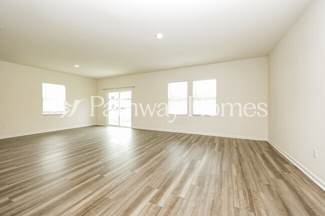 Photo - 1069 Large Poppy Dr