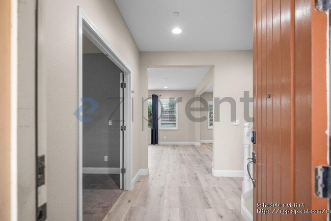 Photo - 1726 Hummingbird Way