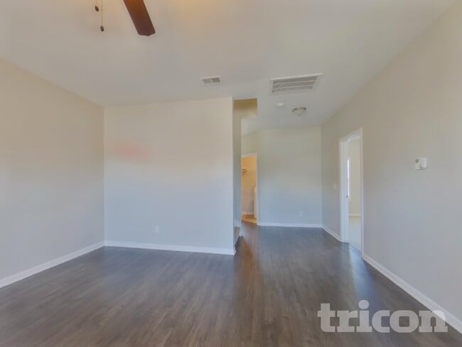 Photo - 920 Beverly Ct