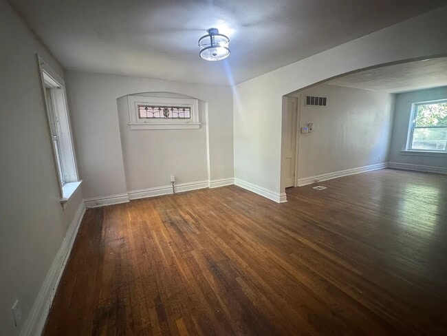 Building Photo - 4127 Minnesota Ave Unit 4127 Minnesota Ave - 1F