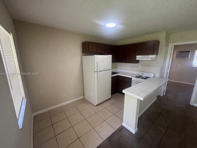 Building Photo - 5192 NE 6th Ave Unit 802