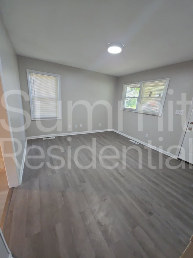 Photo - 5700 E 40th St