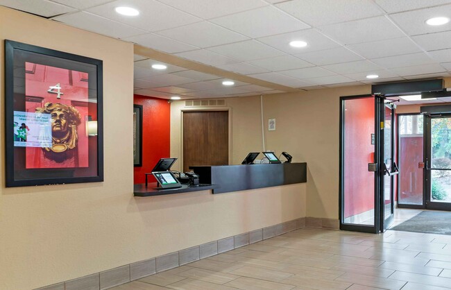 Furnished Studio-Detroit - Novi - Haggerty Road