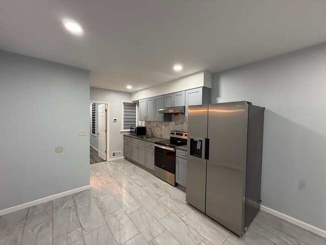 Building Photo - 32 S 53rd St Unit 1