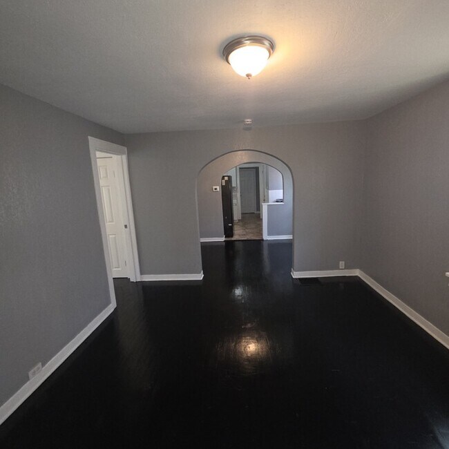 Cozy 3 bedrooms and 1 full bath home located on S Willow Ave in Independence, MO