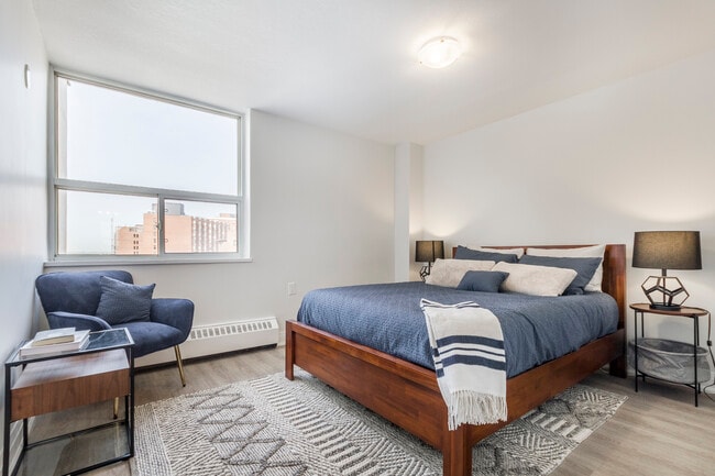 Photo - 633 Northcliffe Boulevard