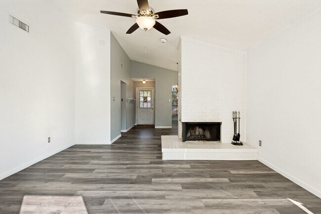 Photo - 1813 Sherwood Pl