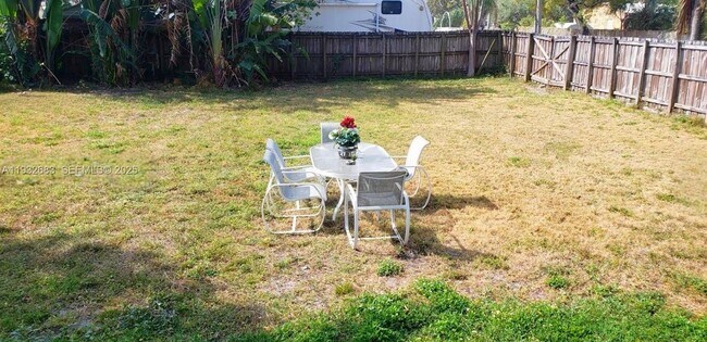 Photo - 1836 Scott St