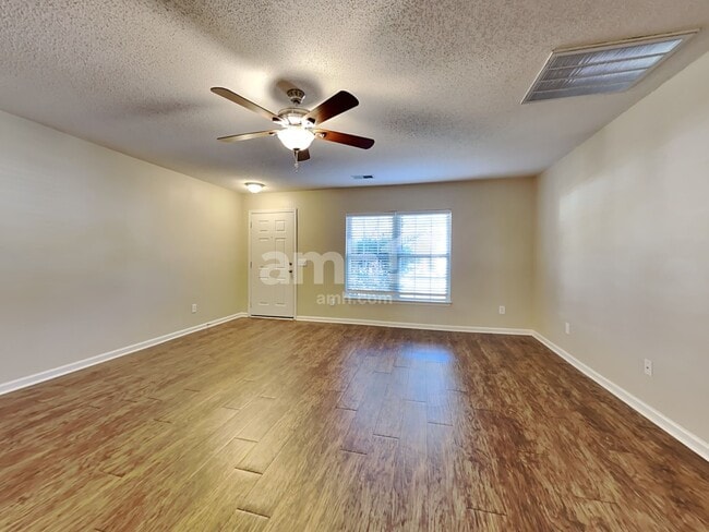 Photo - 177 Wildberry Ln House