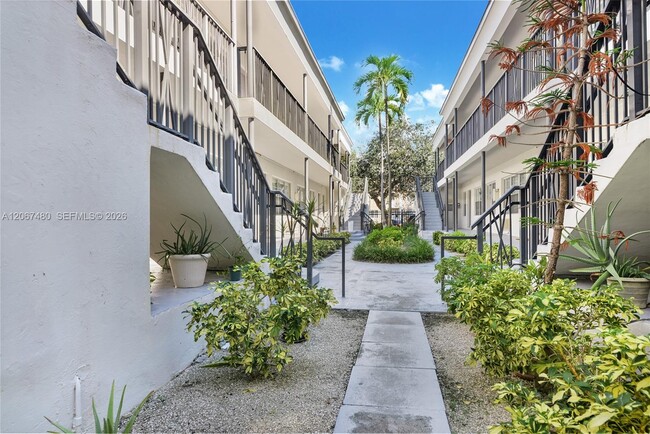 Photo - 974 Biarritz Dr Unit 11