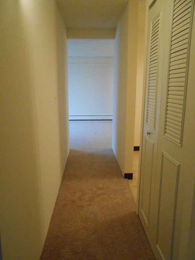 Colonial Village Apartments Itasca, IL