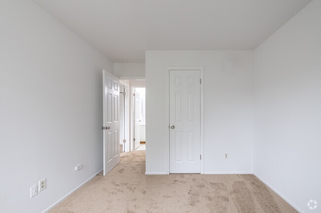 2 habitaciones, 2 baños - 934 pies cuadrados - Brookside Garden Apartments