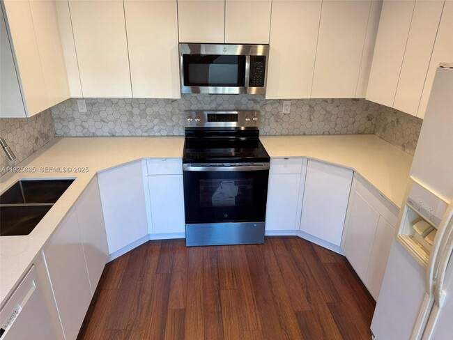 Photo - 4710 SW 67th Ave Unit H3