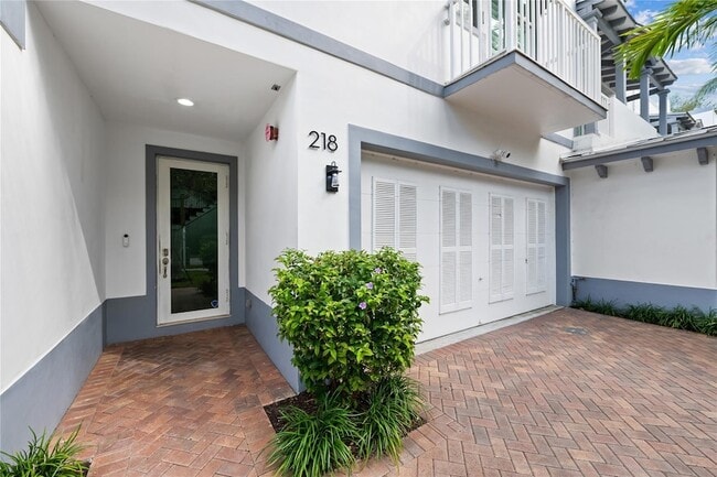 Photo - 218 NE 15th Ave