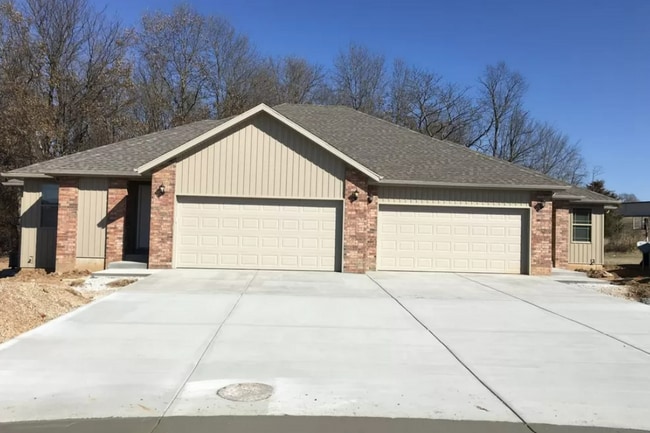 3 Bedroom Duplex Rental in Springfield! - 3 Bedroom Duplex Rental in Springfield!