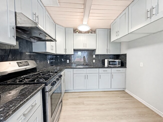 3160 Groom Dr