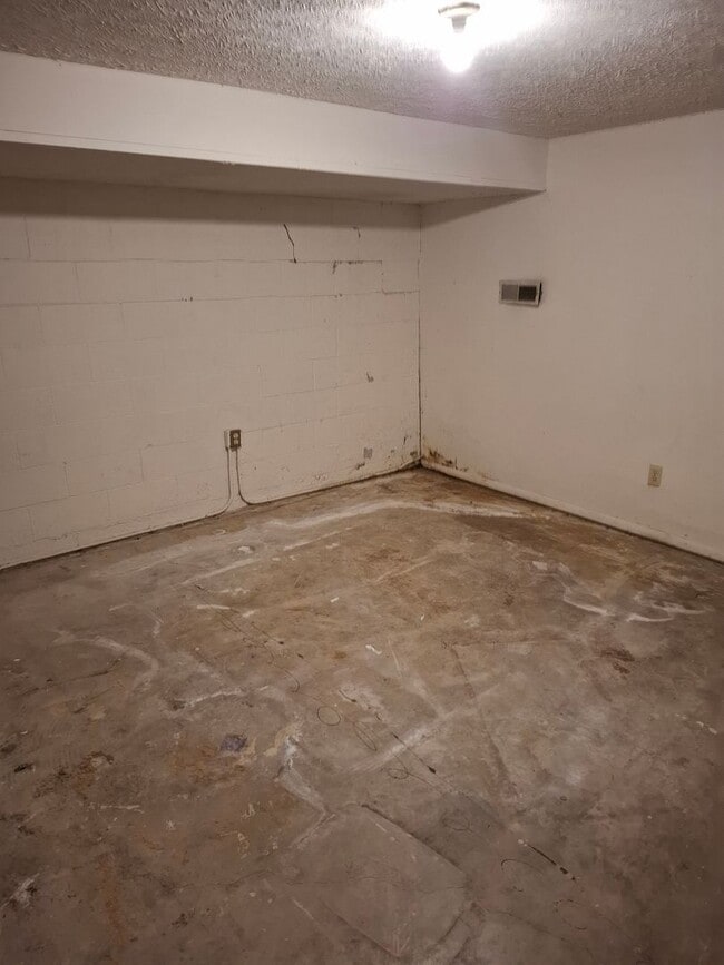 1502 Hancock Dr