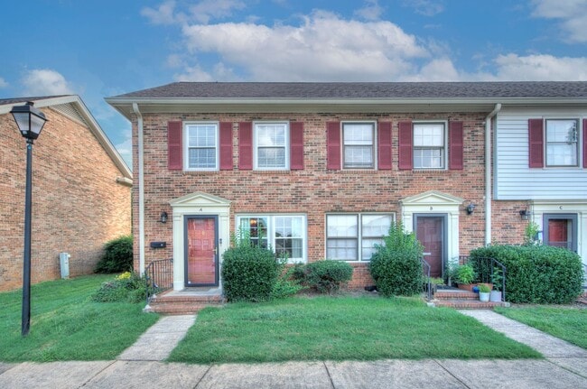 Building Photo - 6242 Old Pineville Rd Unit A