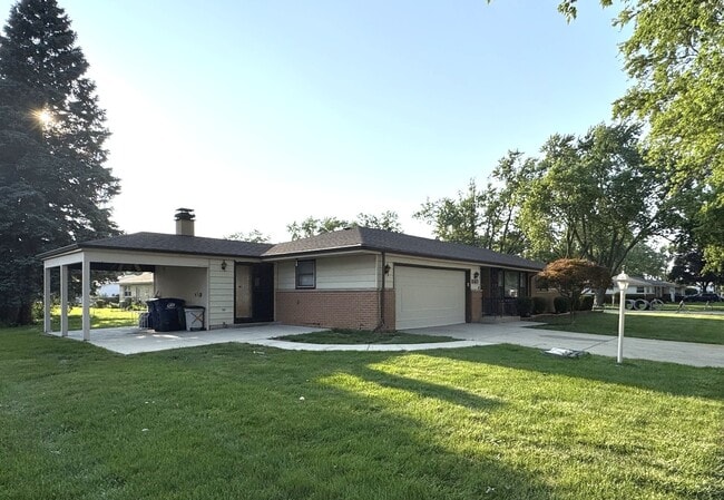 Building Photo - 860 Madelyn Dr Rental