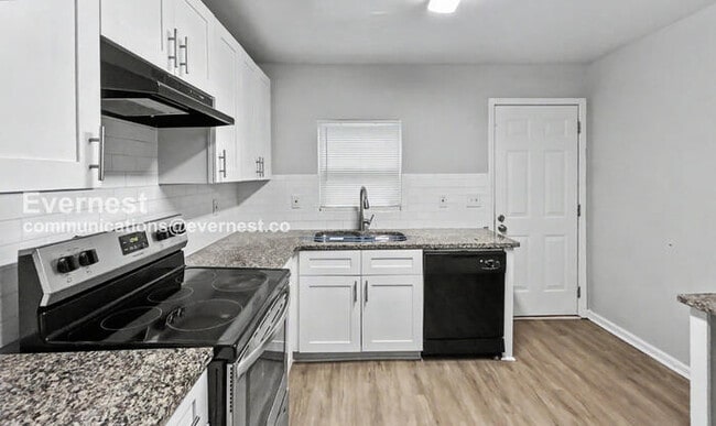 Photo - 1368 Alverado Way