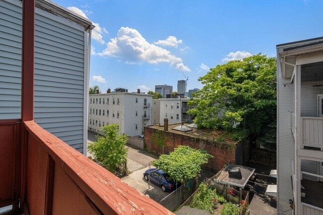 Building Photo - 18-20-20 Marcella St Unit 5