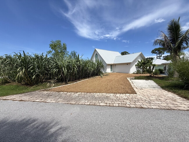 5814 SE Orange Blossom Trail