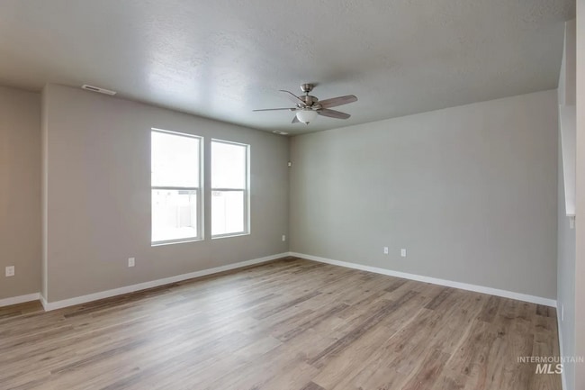 Photo - 336 S Calf Crk Ave