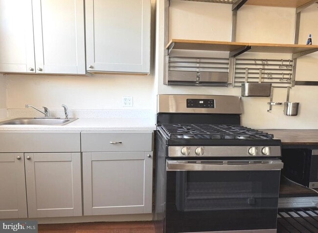 Building Photo - 301 W State St Unit A