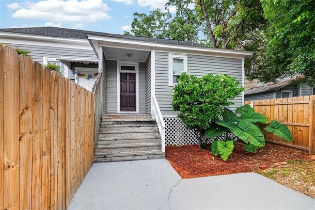 Photo - 600 Mansfield St