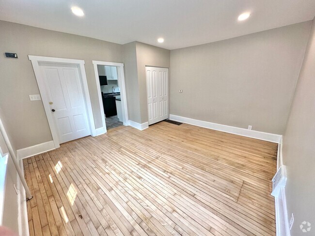 Building Photo - 1811 N Warren Ave Unit Lower Back Rental