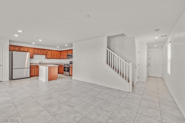 Building Photo - 352 Rosefinch St