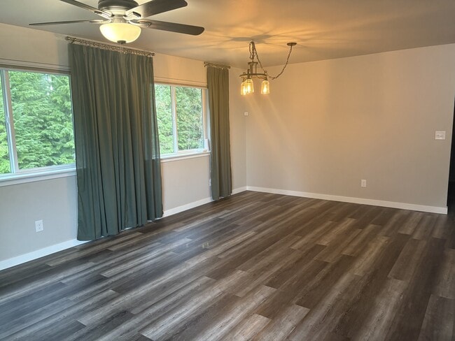 Photo - 61 E Ellinor Peak Pl